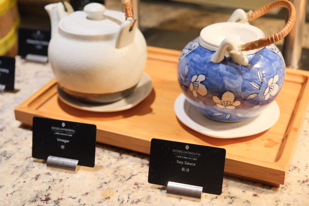 Individuell gestaltete Menüs, gedruckt mit Edikio Guest und genutzt in den Gastronomiebereichen des InterContinental Shanghai Pudong